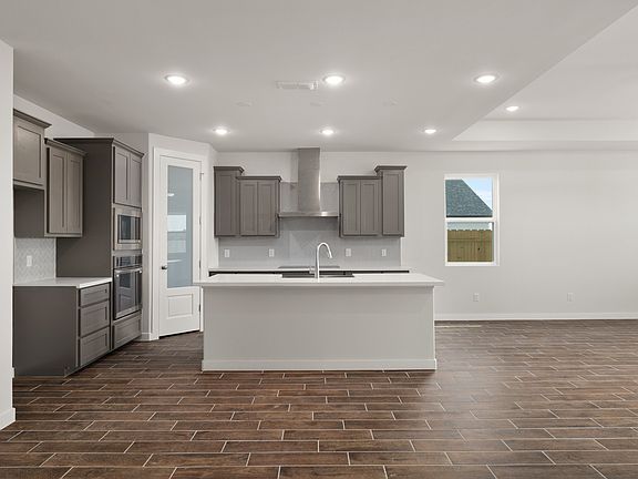 2nd image of 5013 Nerine Ave