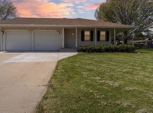 437 Sunset Dr, Janesville, WI 53548