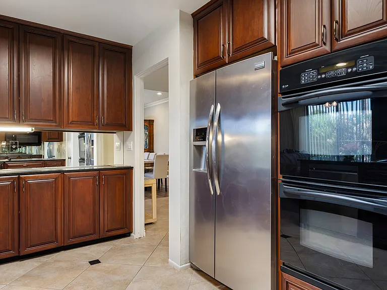 140 Columbia Dr — Photo 15