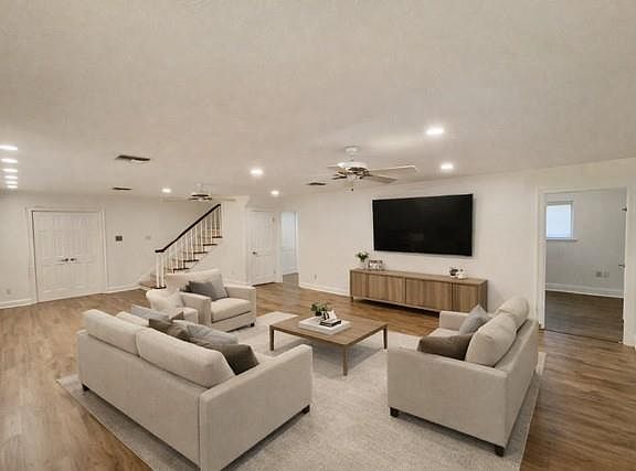 5th image of 1728 Oriole St