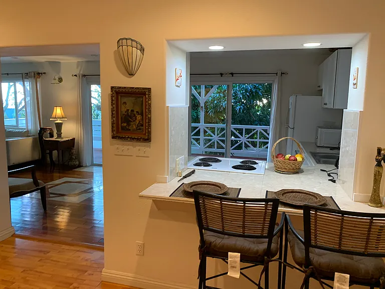 Mariposa Dr — Photo 2