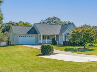176 Fallingcreek Dr, Advance, NC 27006