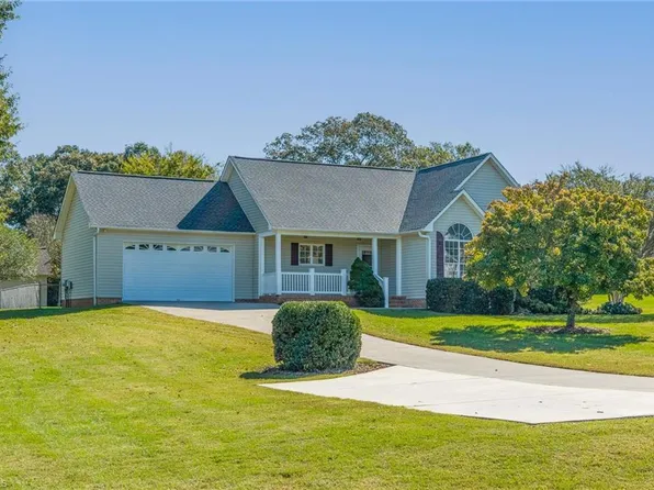 176 Fallingcreek Dr, Advance, NC 27006