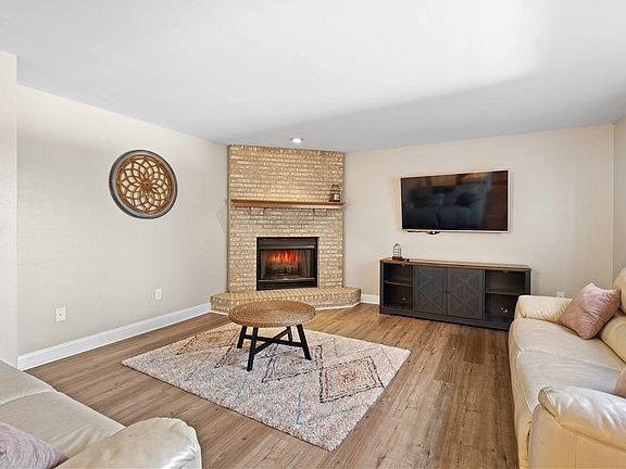 3rd image of 139 Bayberry Ln