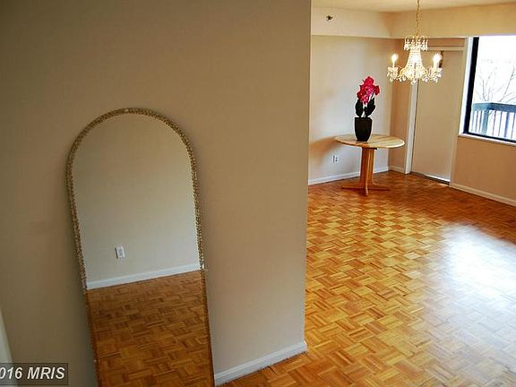 5th image of 3713 S George Mason Dr APT 409W
