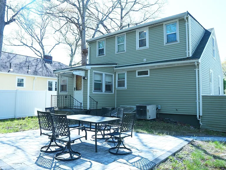 25 Pauline St — Photo 2
