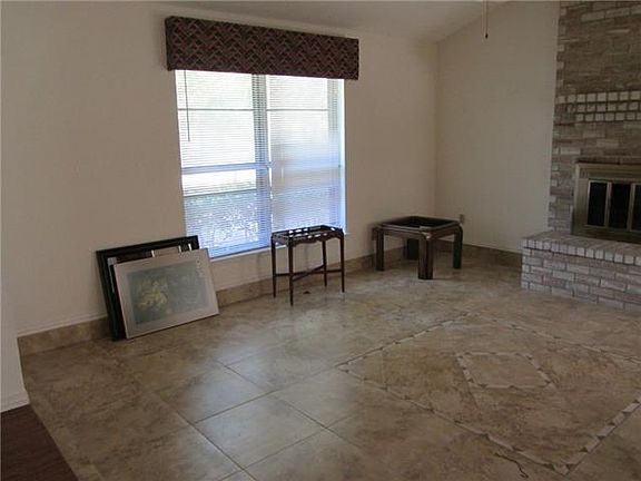 2nd image of 2910 Green Oaks Dr