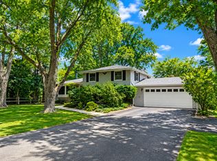 8 E Rollins Rd, Round Lake Beach, IL 60073