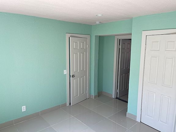 3rd image of 1373 Iowa Ave #1373