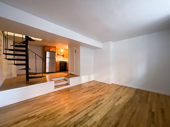 4th image of 475 Columbus Ave #Da