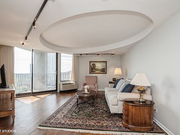 5th image of 5320 N Sheridan Rd APT 1503