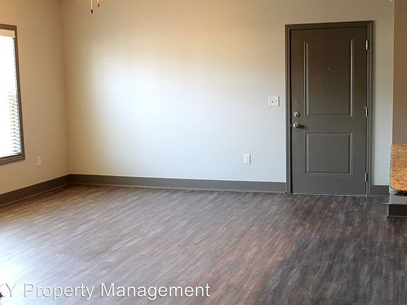 5th image of 556 Emmett Ave APT 25
