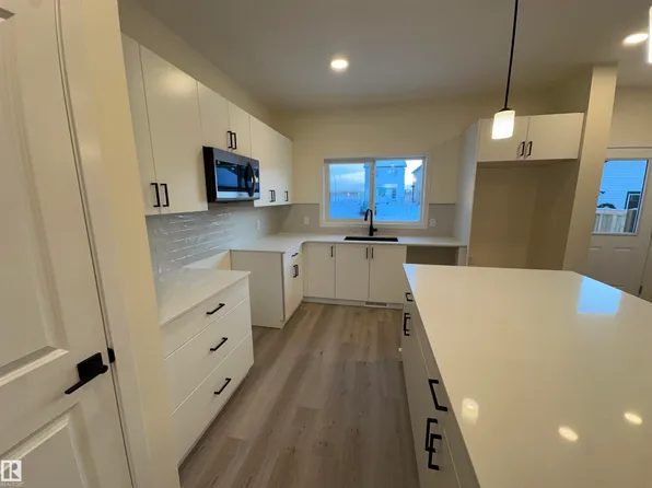 41 Eton Line, Spruce Grove, AB T7X 4A9