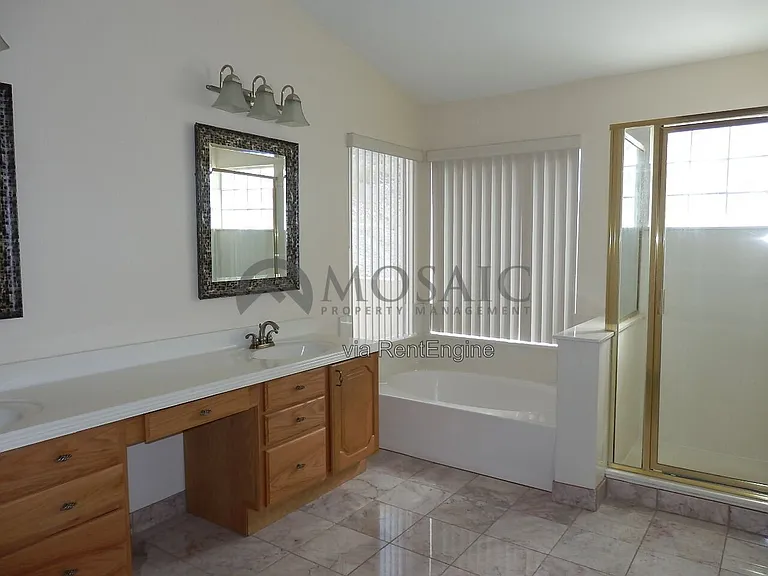 2106 E Briarwood Ter — Photo 10