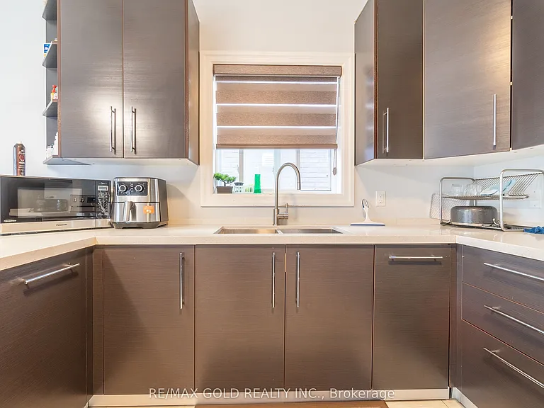 2591 Sheffield Blvd — Photo 15