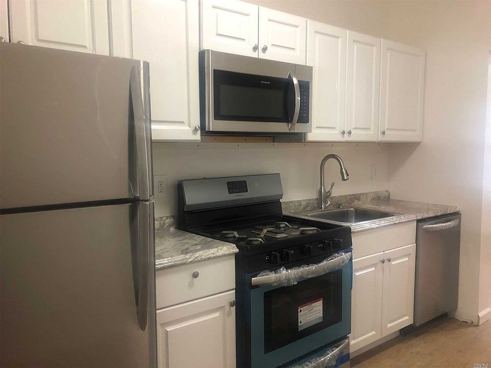 1st image of 385 Silver Ln