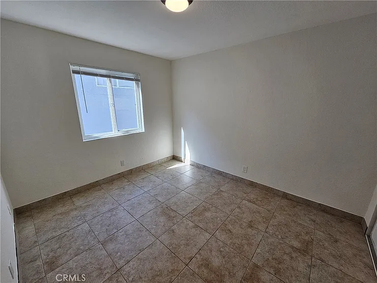 10037 Samoa Ave #6 — Photo 4