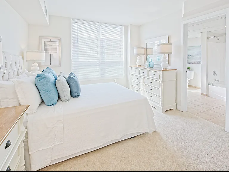 Thomas Place — Photo 1
