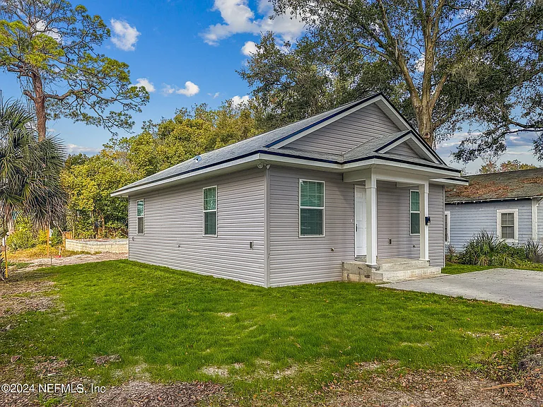 2220 Flesher Ave — Photo 3