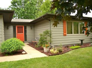 30 Birch Lake Dr, Sherman, IL 62684