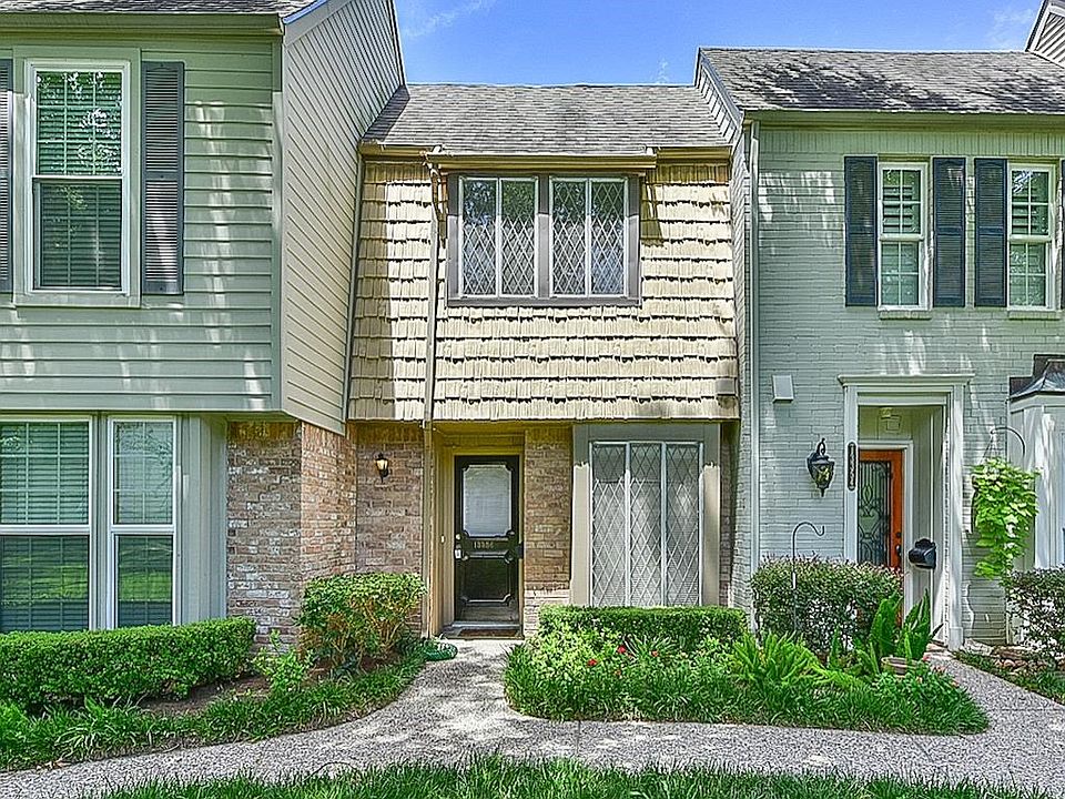 Very Nice Condo in Georgetown Located Near City Centre, Town & Country in West Memorial!