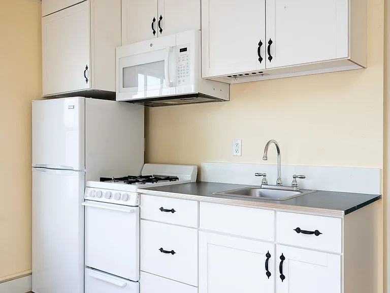 Mississippi Court | Kitchen