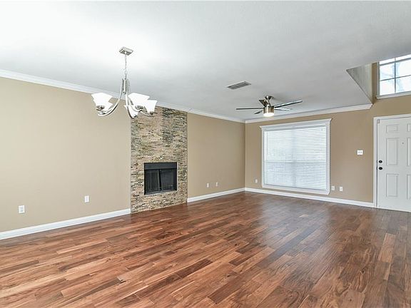3rd image of 2802 Dover Gardens Dr