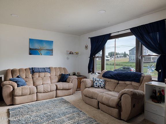 4th image of 205 8th Ave E