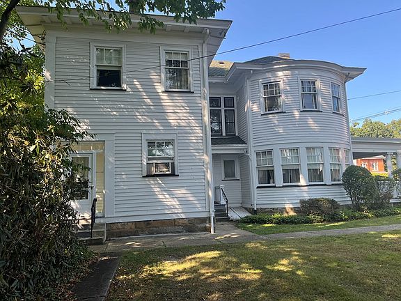 3rd image of 305 W Main St