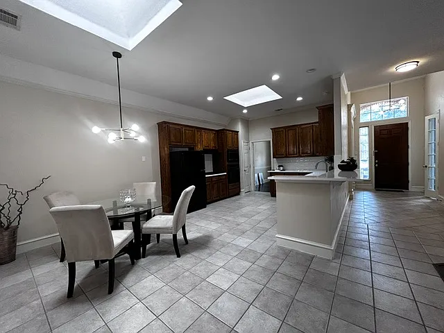 7512 Blossom Ln — Photo 2