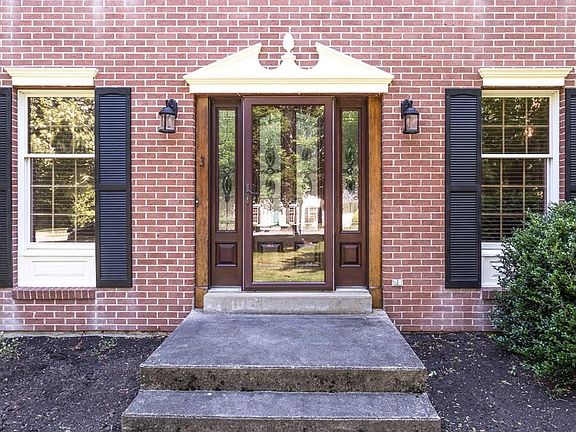3rd image of 3 Noanet Brook Ln