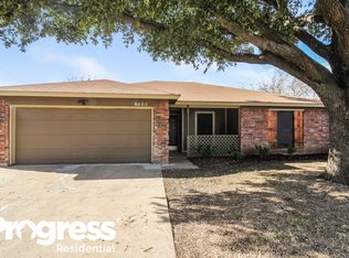 6400 Lotus Dr, Arlington, TX 76001