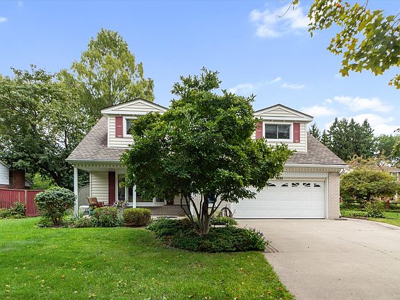 2nd image of 3225 Lockridge Dr