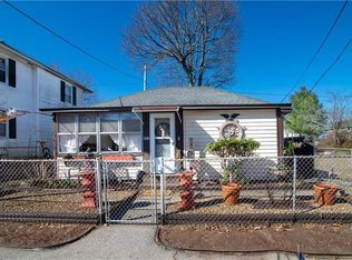 643 Bullocks Point Ave, Riverside, RI 02915