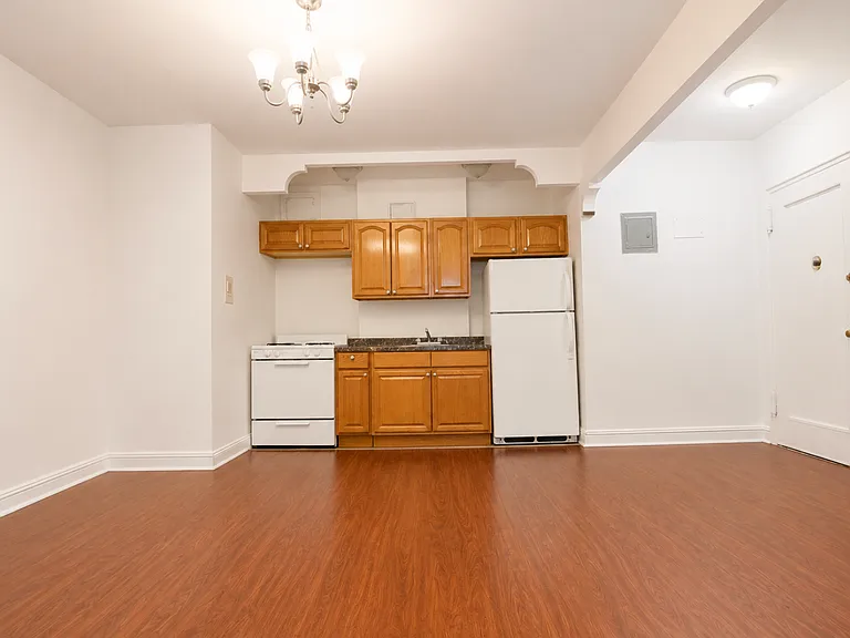111 Albemarle Rd #D1 — Photo 1