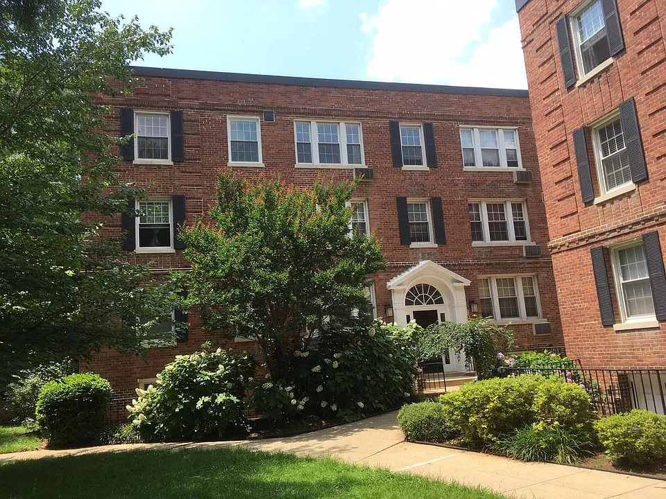 4491 Macarthur Blvd NW #103