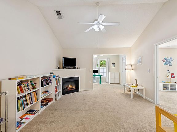 3rd image of 2521 Gordon Glen Ct APT 102