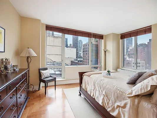 Sold by Sotheby's International Realty | media 6