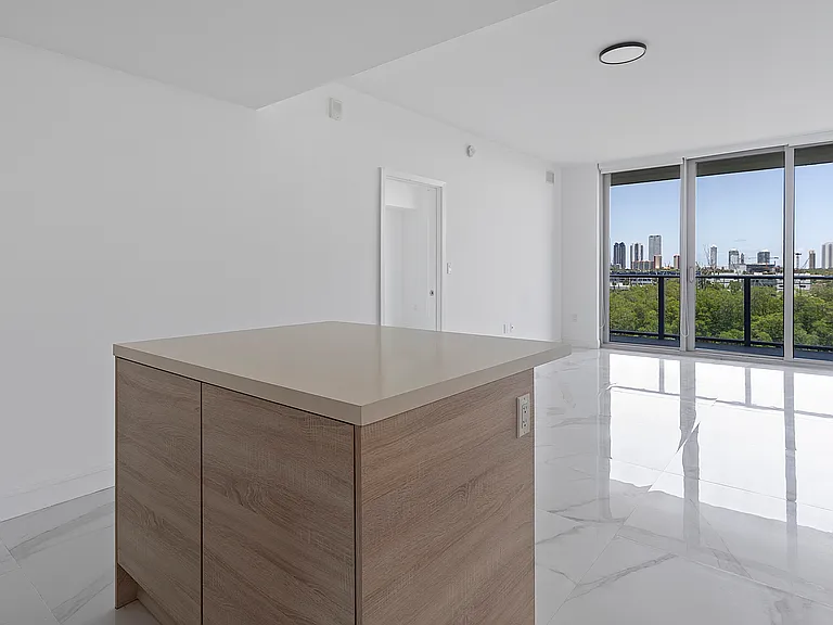 16385 Biscayne Blvd #717 — Photo 14