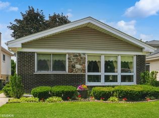 8102 Gross Point Rd, Morton Grove, IL 60053