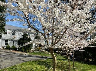 144 Lockwood Rd, Riverside, CT 06878