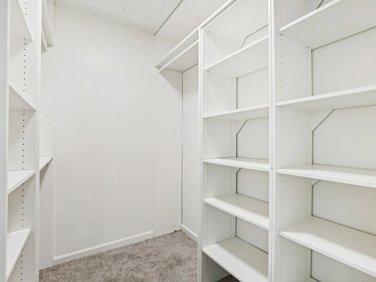 Dresden Place Apartment Homes — Photo 1