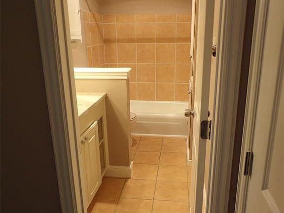 5th image of 847 Wax Myrtle Ln #A