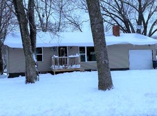 910 11th St, Spirit Lake, IA 51360