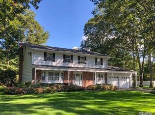 7 Poplar Ct, Miller Place, NY 11764