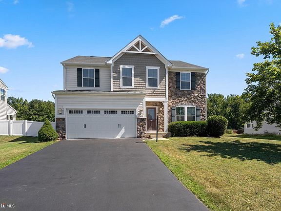 3rd image of 2411 Walthall Ct