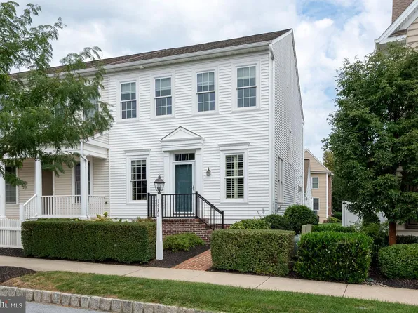 1432 Picket Dr, Lancaster, PA 17601