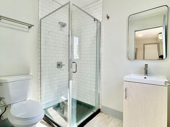 4th image of 405 NW 37th St APT 8A