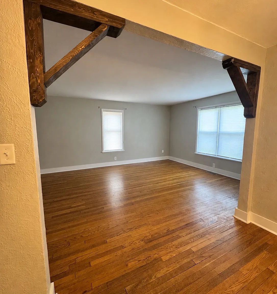 3 bed, 1350 sqft, $2,350 — Photo 2