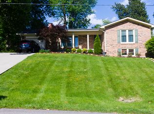 8923 Shevie Dr, Louisville, KY 40272